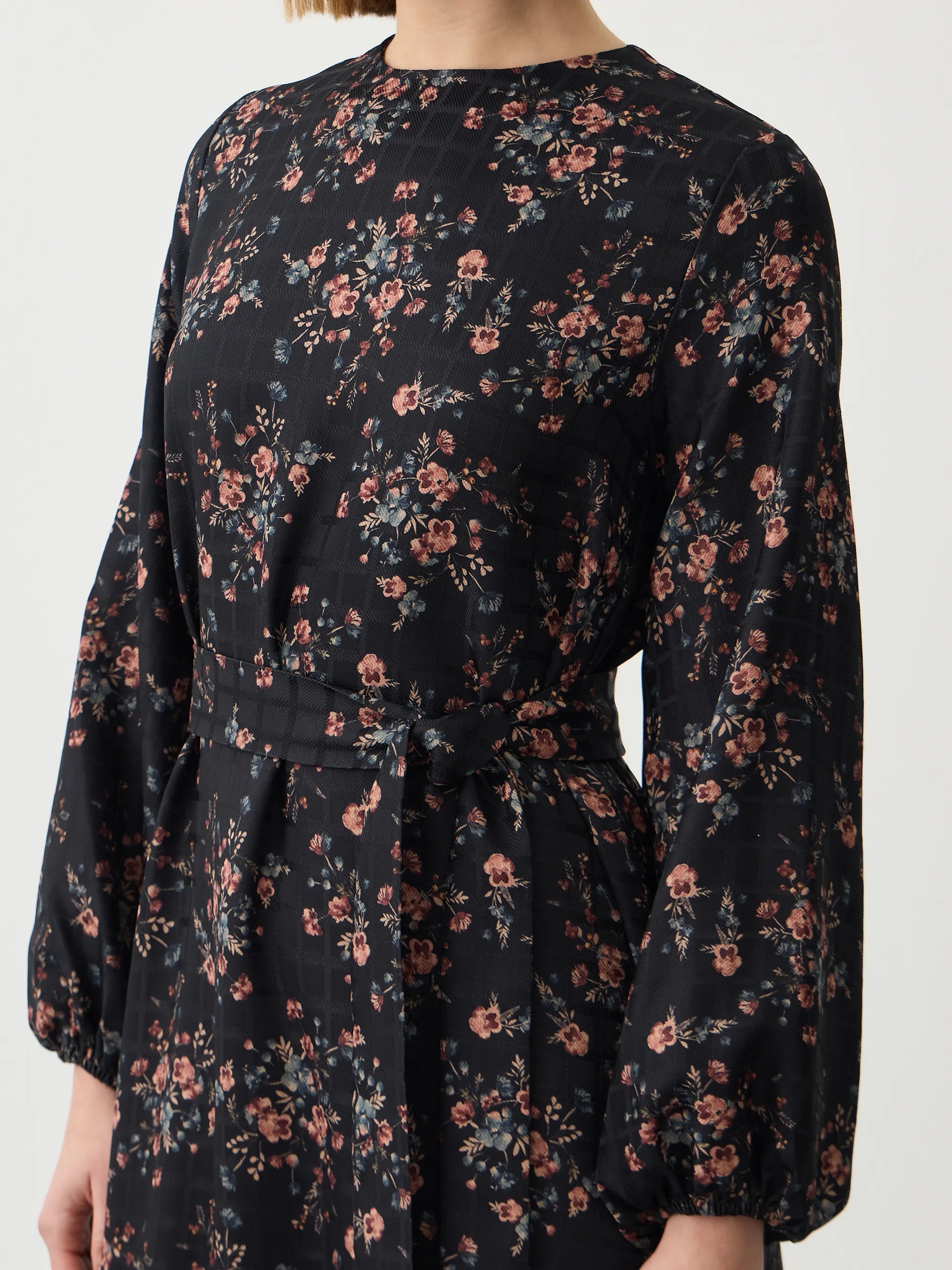 Floral Siyah Elbise