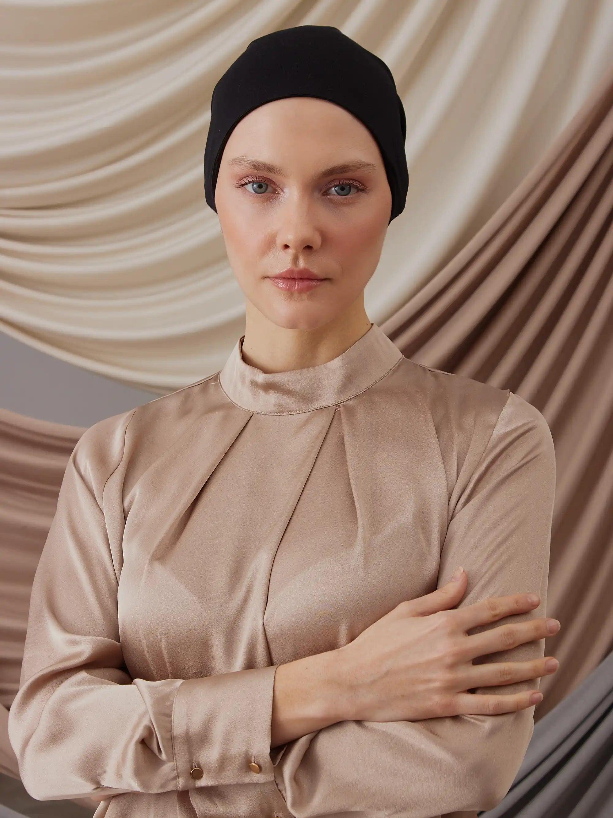 Saten Astarlı Bone - Siyah